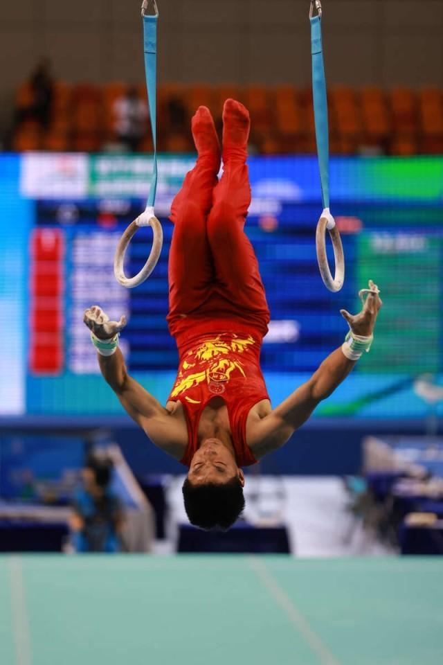 11月12日,广西南宁,学青会体操比赛男子甲组吊环决赛,福建省福州市队