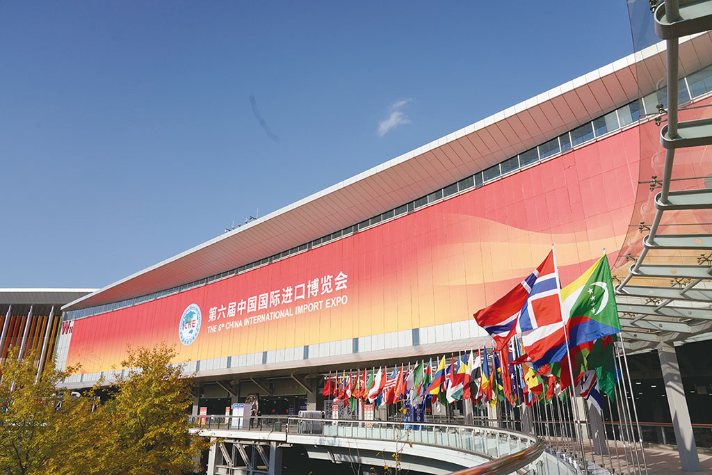 国家会展中心(上海)西入口.国家展中国展馆外景.人工智能展区全景.