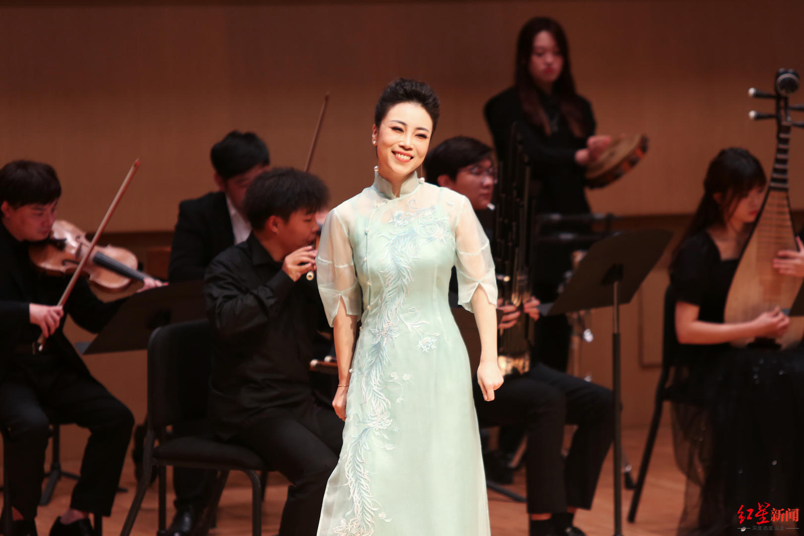青年女高音歌唱家金钟奖得主张宇中国民歌导聆音乐会成都上演