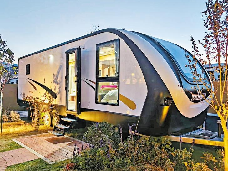 西安外环(南段)高速公路子午服务区房车庭院(11月9日摄).