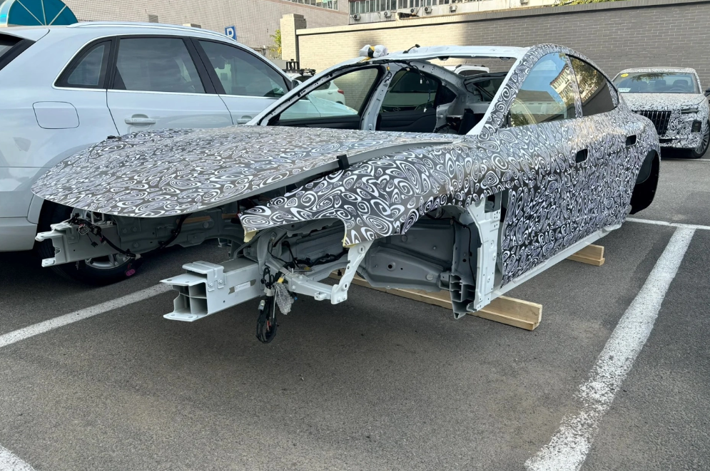 车评人韩路爆料小米汽车信息：定位 C 级豪华，售价超 30 万 / 高配近 40 万