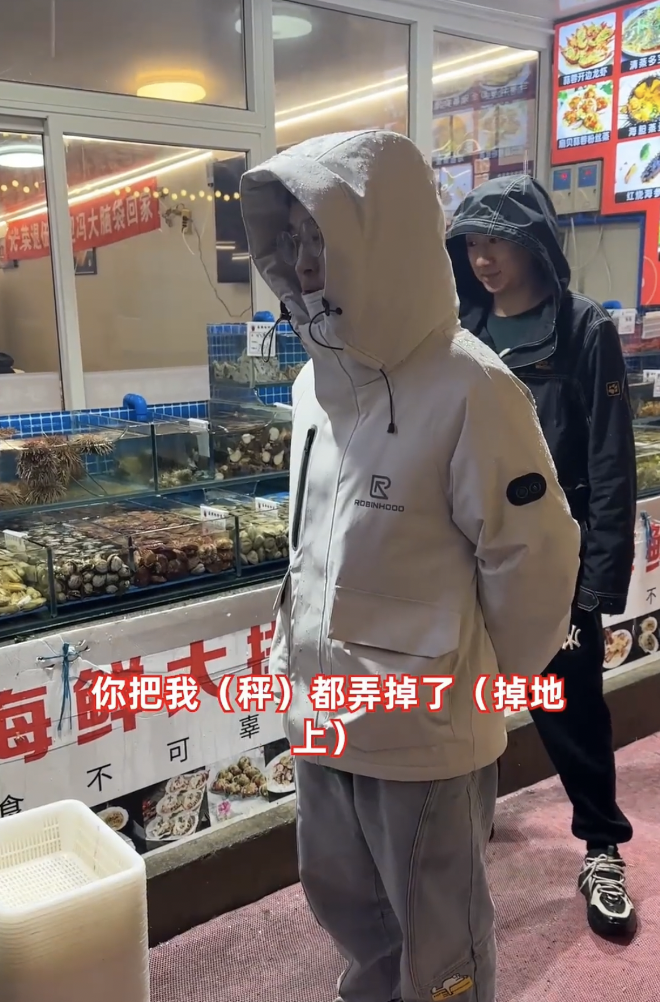 实地探访大连"鬼秤"涉事店铺,知情者:不知道什么时候再开门|涉事_新浪