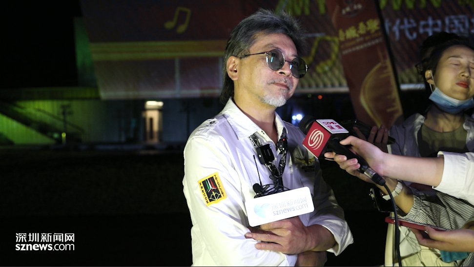 黄中原接受记者采访