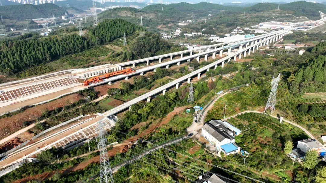 沪渝蓉高铁武宜段岩花特大桥主体结构贯通|高铁_新浪财经_新浪网