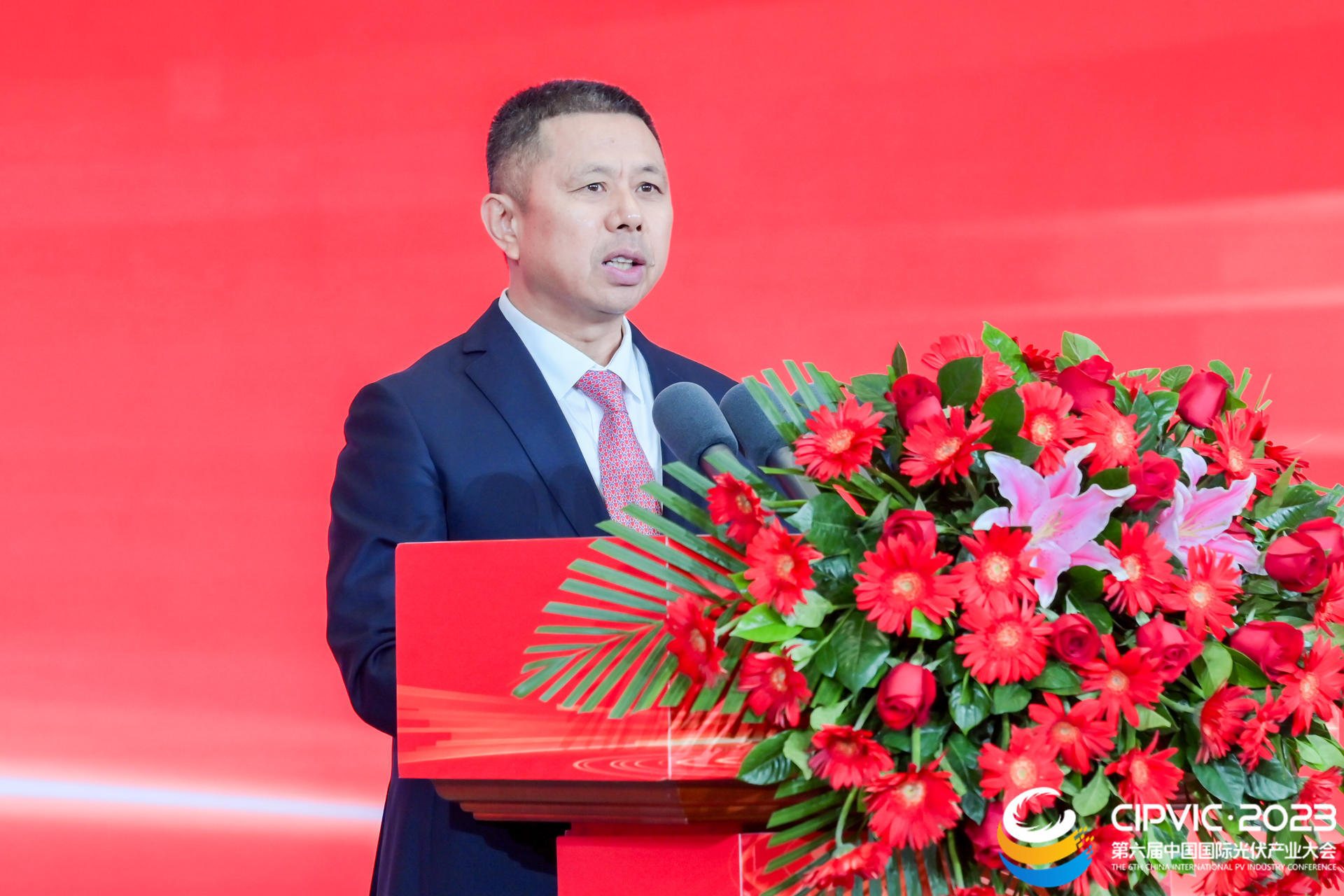 天合光能董事长兼ceo高纪凡:光伏行业量增价跌隐忧出现 投资过快影响