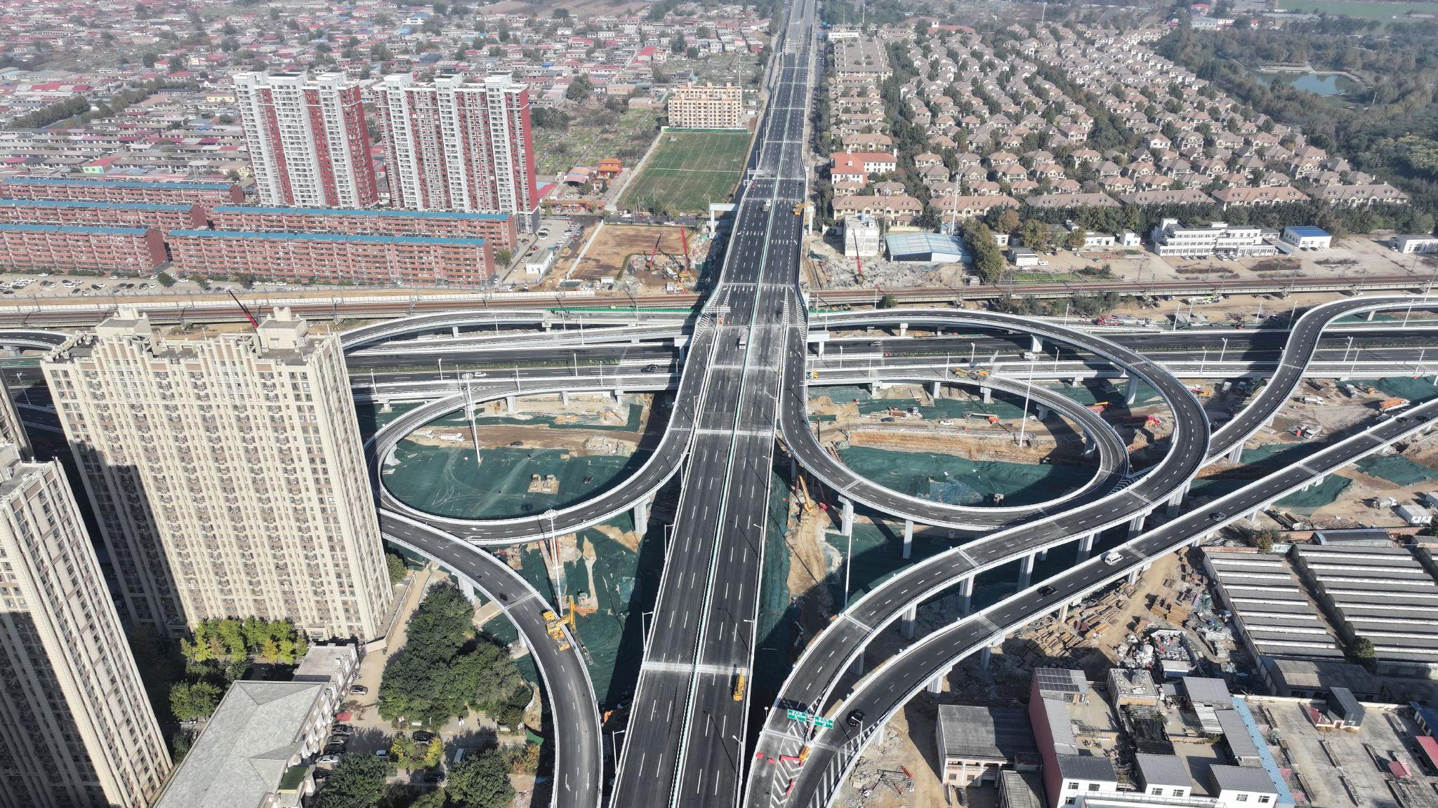 北三环与中华大街互通立交工程,位于中华大街与北三环交叉点,是新建