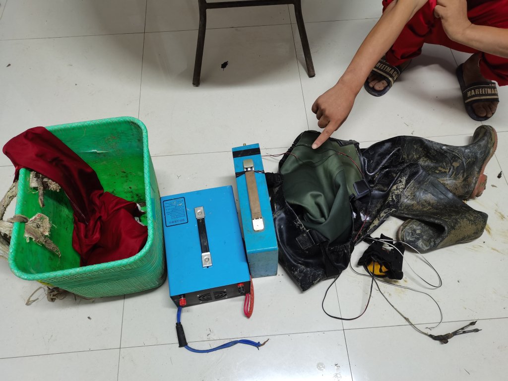 查获的电捕鱼机.警方供图