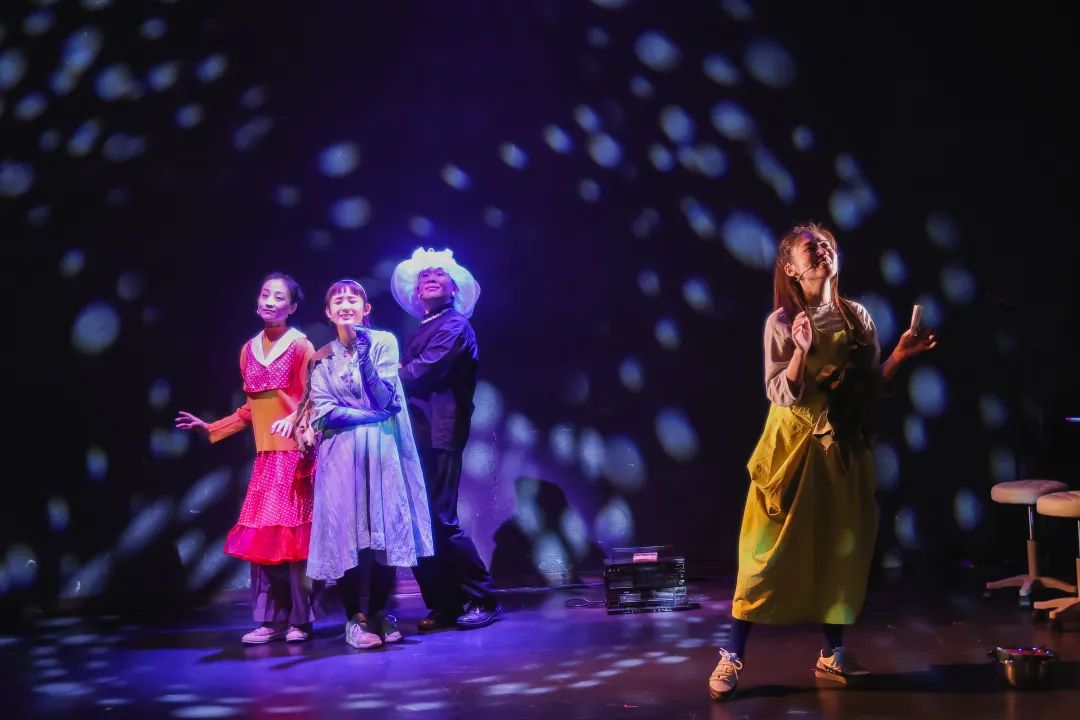 第十届乌镇戏剧节:幕间相逢无纸笔|戏剧_新浪财经_新浪网