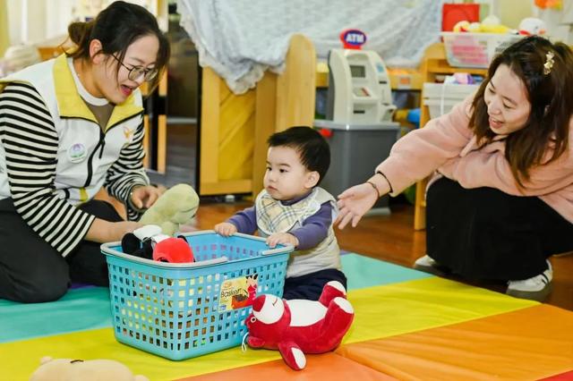 安东尼·斯塔尔称撞脸C罗：黑袍纠察队主角自曝怪僻犹如，网友热