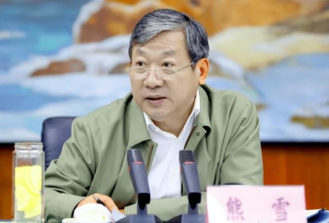 经中共中央批准,中央纪委国家监委对重庆市政府原党组成员,副市长熊雪