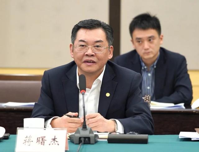 蒋曙杰在讲话中表示,上海城投(集团)有限公司主要是从事公共服务和