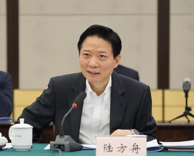 嘉定区委副书记,区长高香主持会议并介绍嘉定区基本情况,上海城投