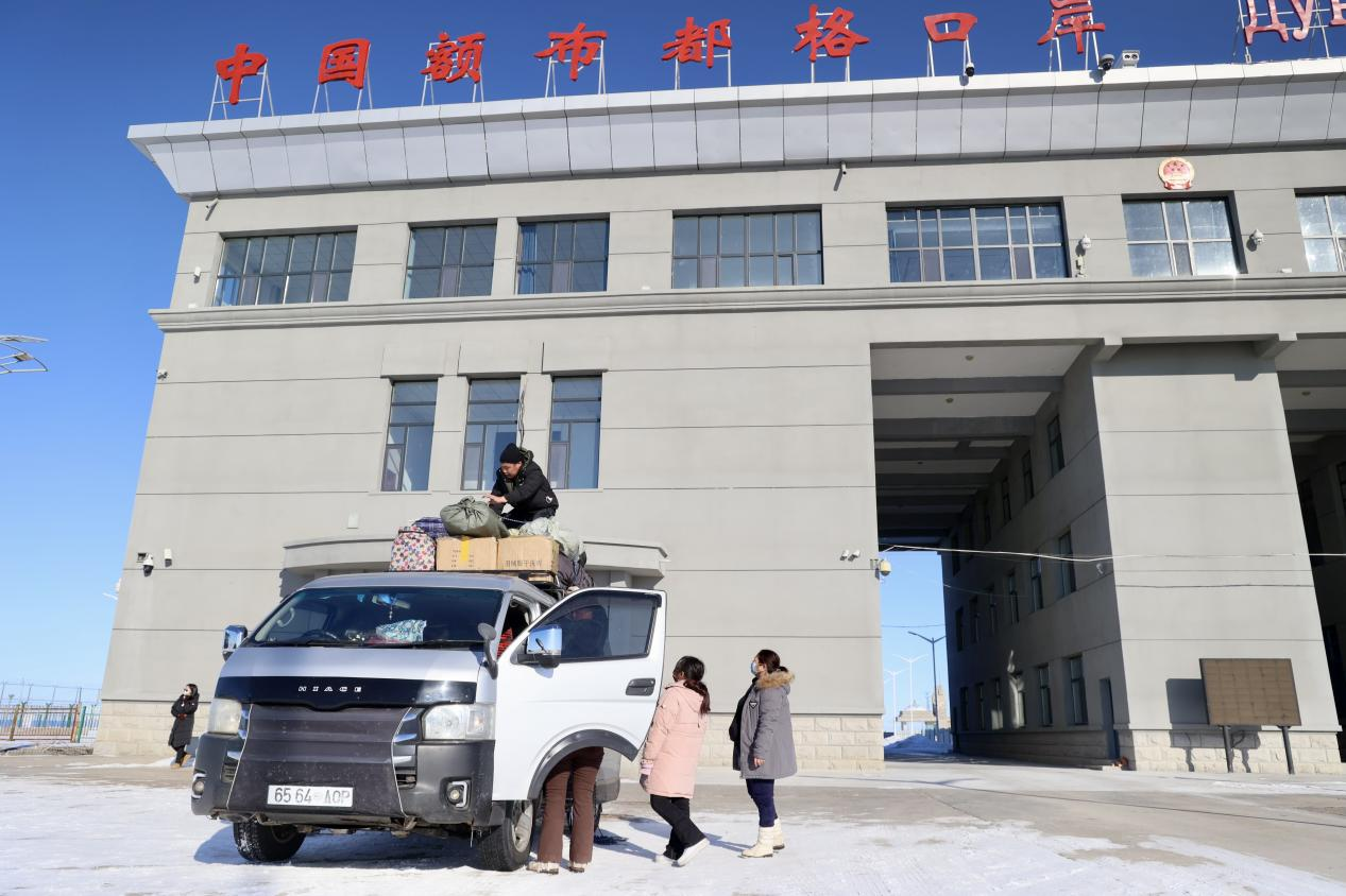 从额布都格口岸通关很方便!