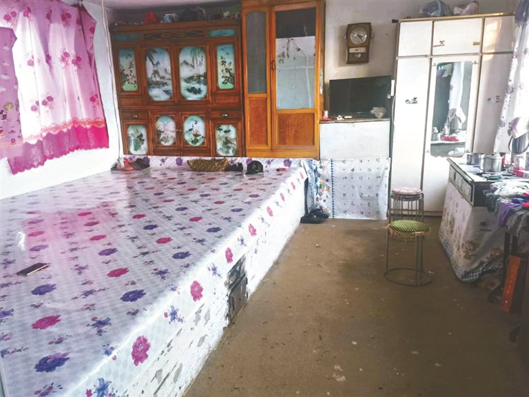 李桂荣家新修的火炕. 图片由受访单位提供