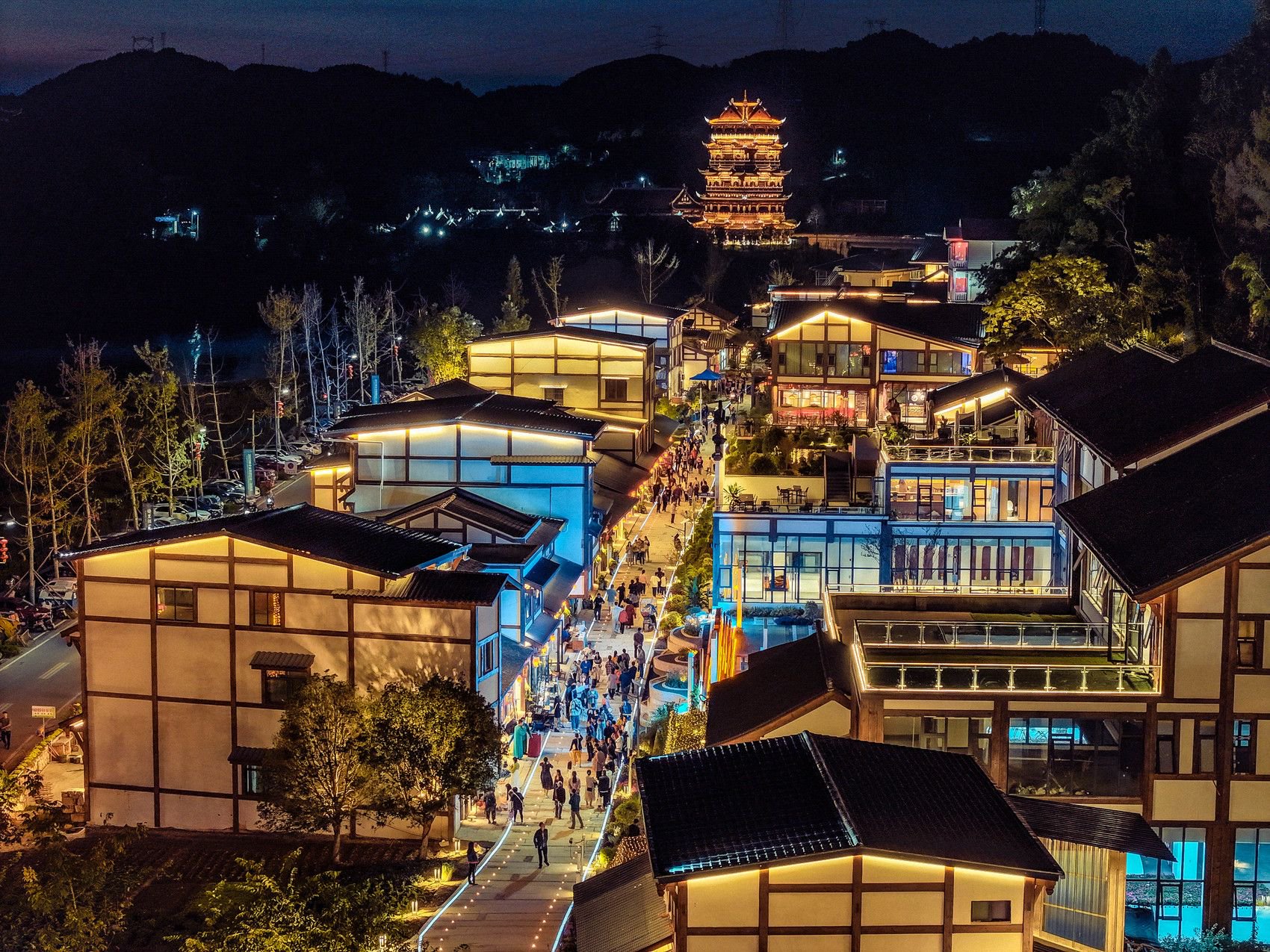 射洪市广兴镇双江村的商业街.