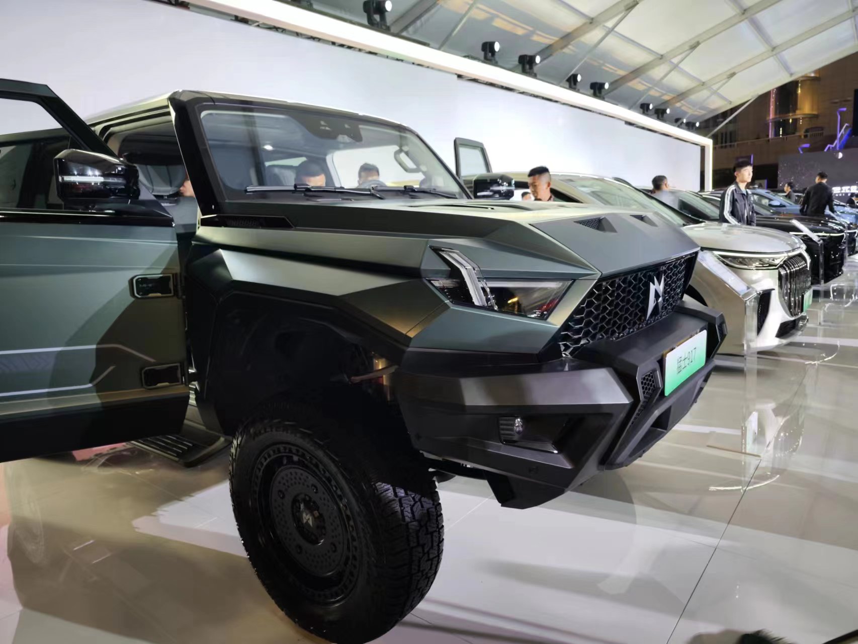 时代财经 摄而在更高端的市场,东风猛士也面临来自比亚迪仰望的挑战.