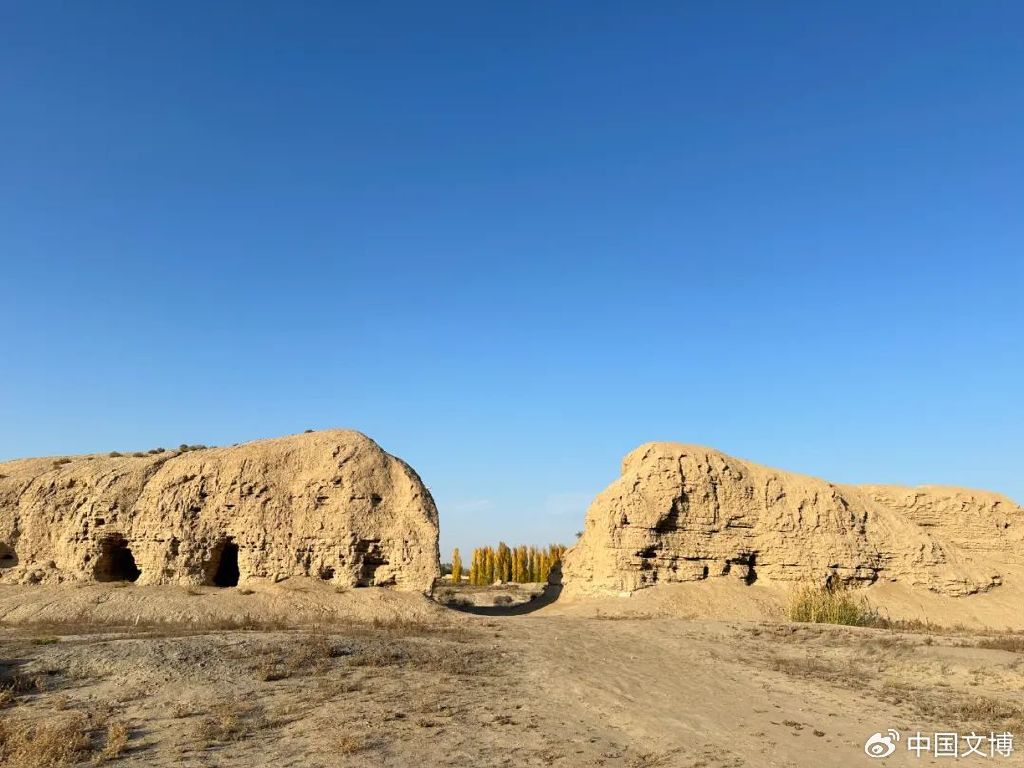 北庭故城遗址是我国唐至元时期新疆天山以北地区的行政中心.