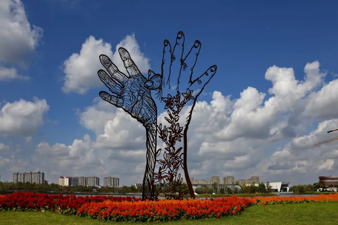 雕塑艺术公园—郑宪章摄湖心岛公园—龚超摄美谷公园—石玉明摄市民