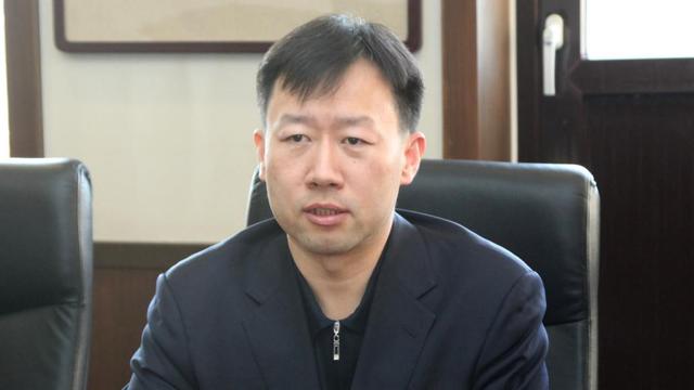 长期在辽宁省工作,曾在共青团系统任职15年,历任共青团盘锦市委书记