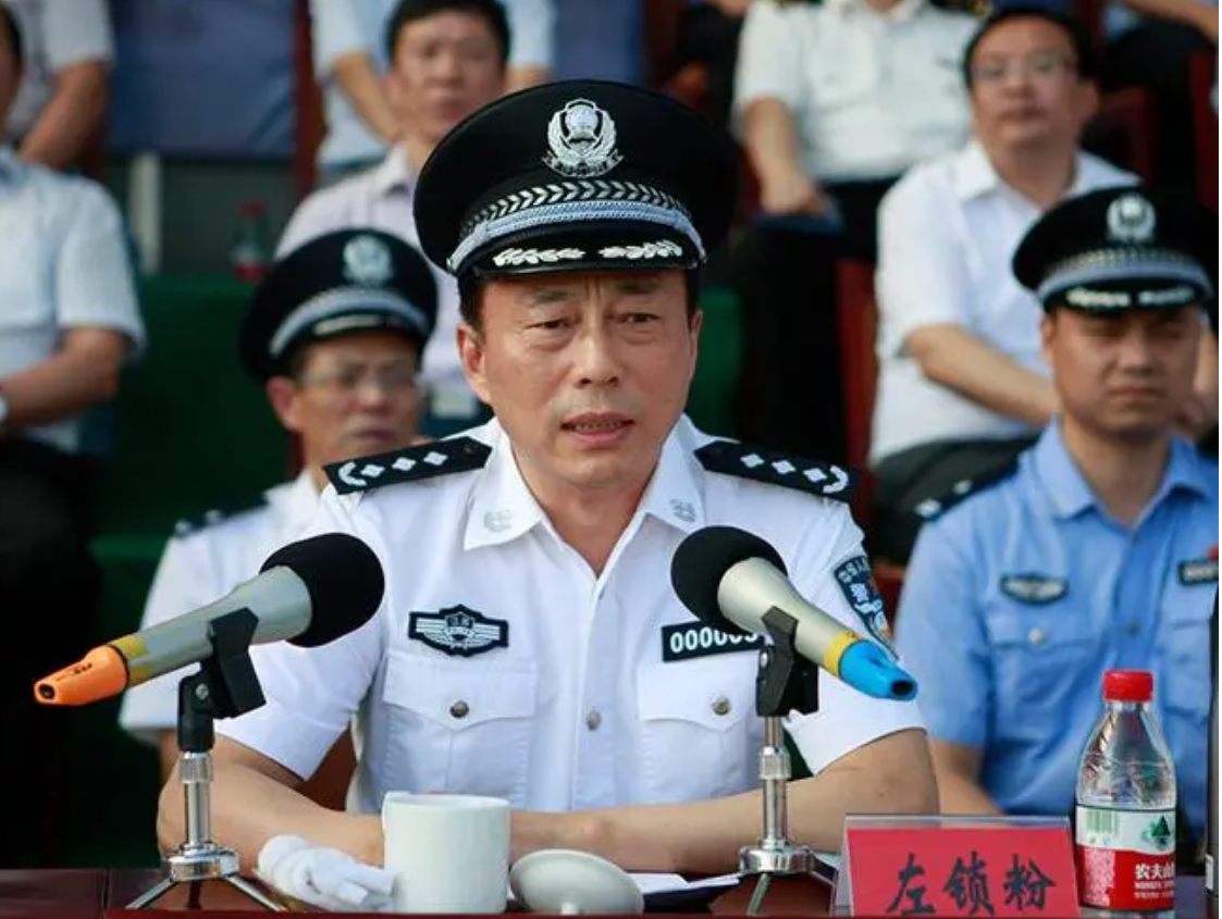 与王立科共事四年多,在案件处理上为他人谋取不正当利益