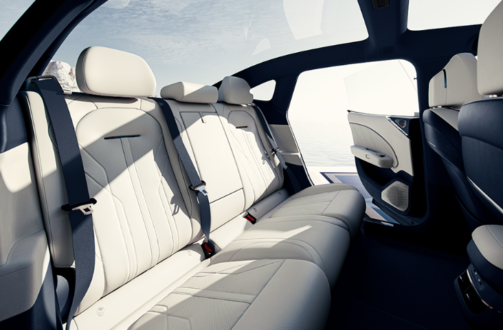 极氪首款纯电轿车007内饰照公布：NAPPA真皮座椅搭配冰晶氛围灯