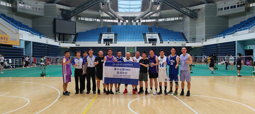 7月份至10月份,清e篮协每周三,周六在清华西体和曹光彪体育馆组织每周