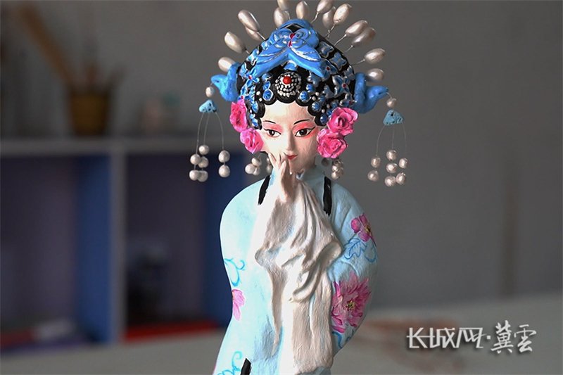 玉田泥人王工作室的作品——京剧《锁麟囊》人物薛湘灵,曾亮相第117届