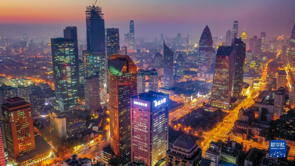 这是11月14日拍摄的天津小白楼中央商务区夜景(无人机照片).