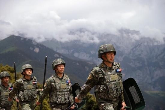 "反恐尖刀"——记武警云南总队某支队二级上士扎巴|武警_新浪财经