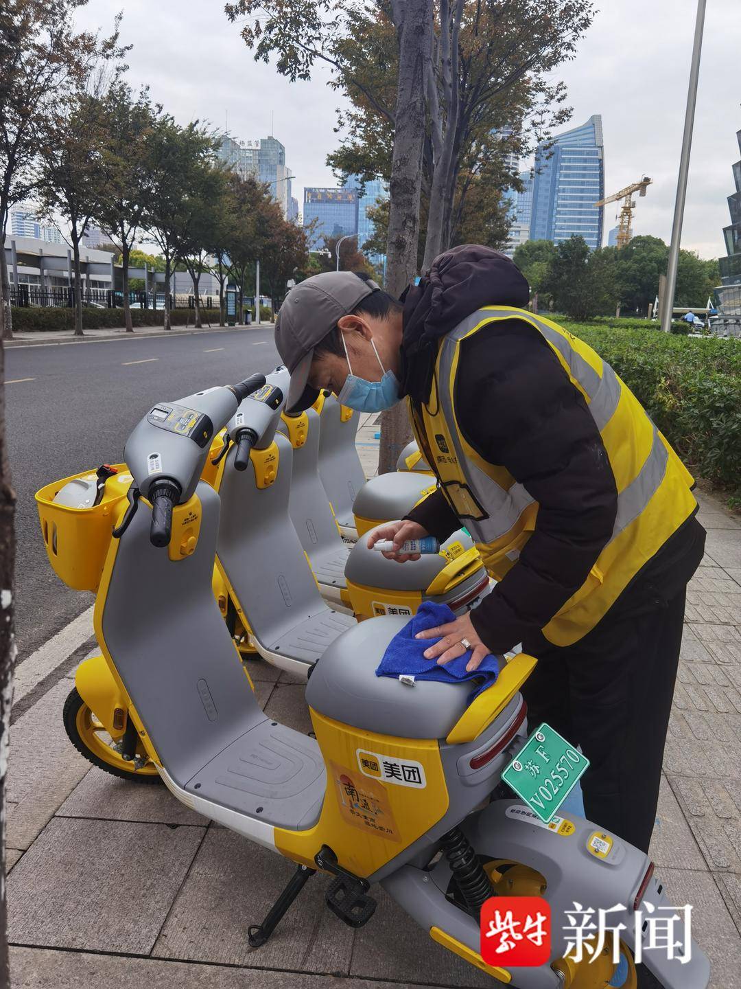 美团8000辆电动"小黄车"亮相南通街头,头盔已消毒,也请有序停放|电动