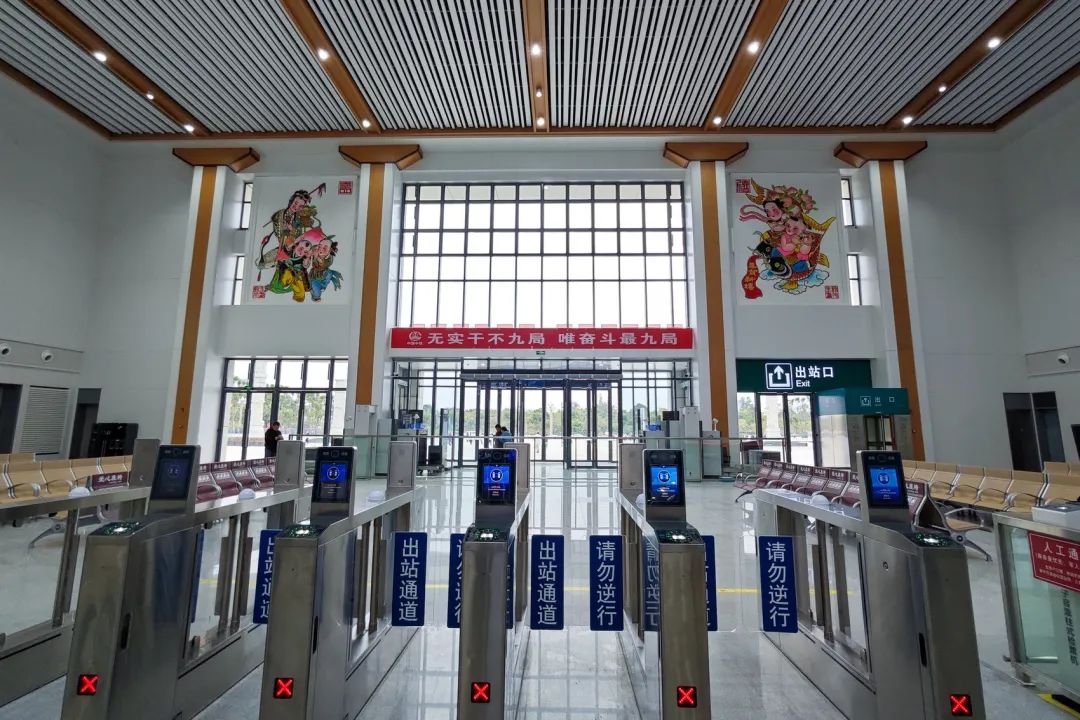 绵竹站内部特色装饰.成兰铁路公司供图