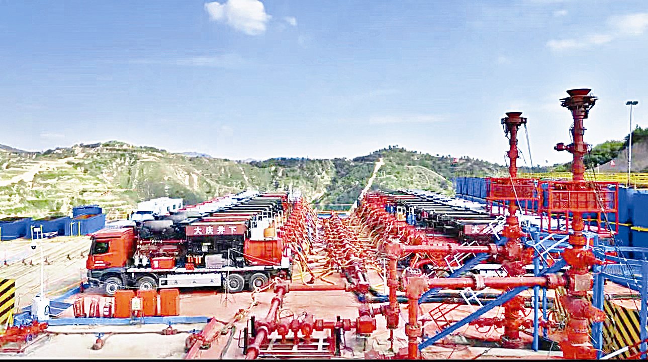 华北项目压裂施工现场