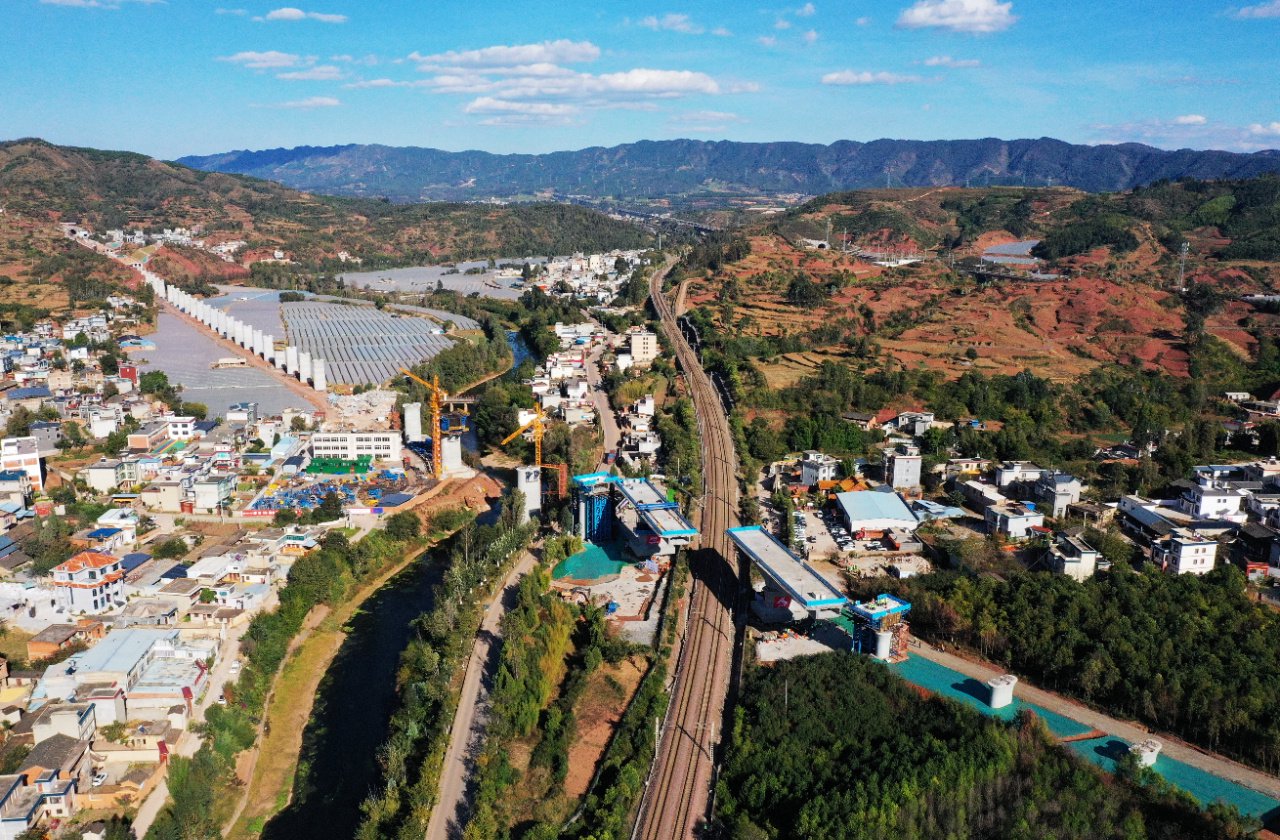 渝昆高铁两座特大桥连续梁同时成功转体|高铁_新浪财经_新浪网