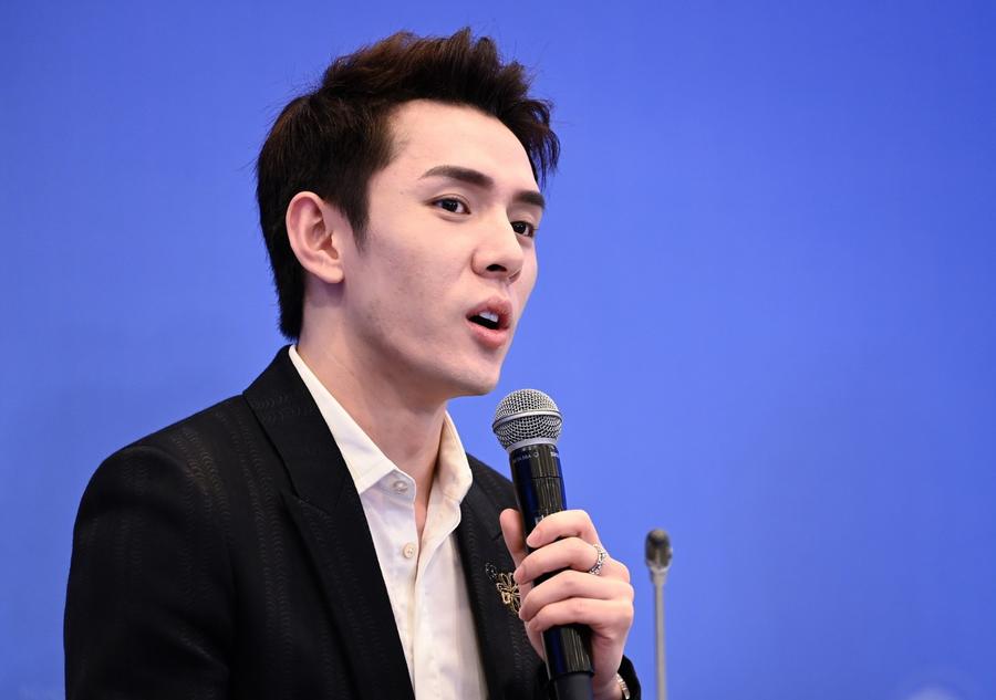 李佳琦出席博鳌亚洲论坛2021年年会"乘风破浪的网红经济"分论坛并参与