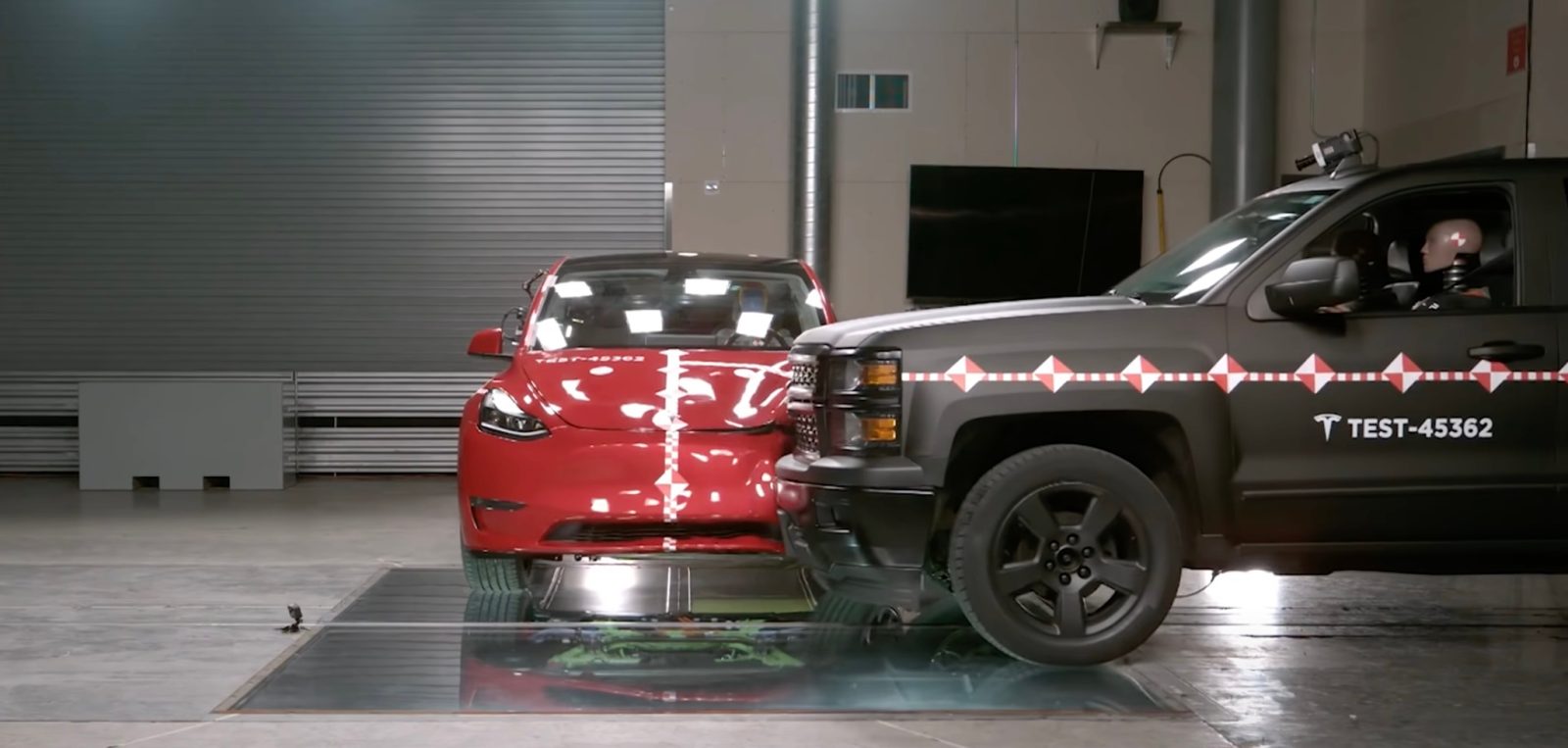 特斯拉首次推出视频广告，展示车辆安全性能