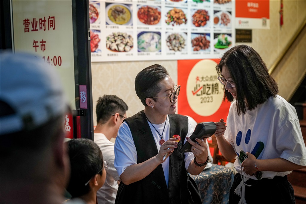 23岁厨师长接手点心店,80,90后年轻人的接力传承和创新_新浪财经_新浪