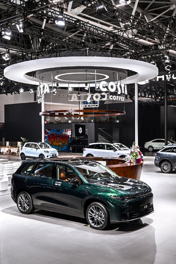 零跑t03,零跑 c01 超级增程,零跑 c10 等车型在广州车展亮相_新浪科技