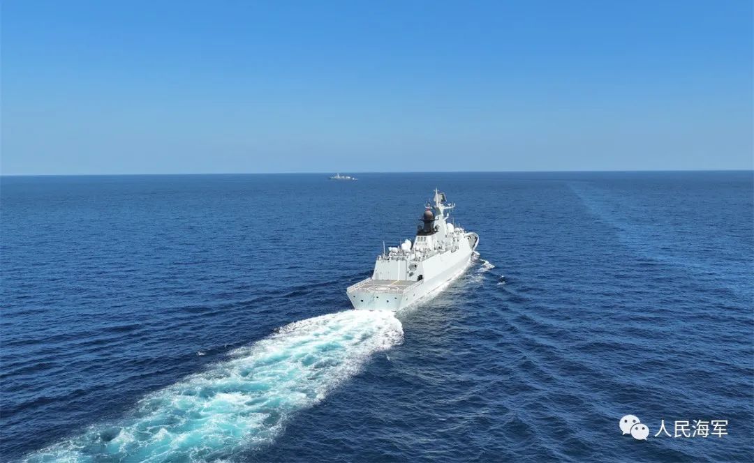 临沂舰在阿拉伯海北部联合巡航