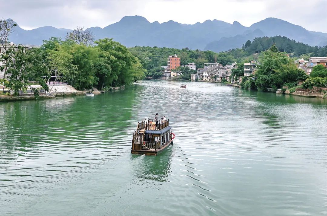 2023年5月3日,游客在阳山县岭背镇游玩.清远日报签约摄影师 唐志光 摄