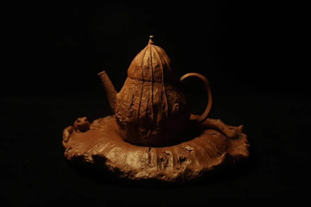 荣昌陶作品《荷趣》