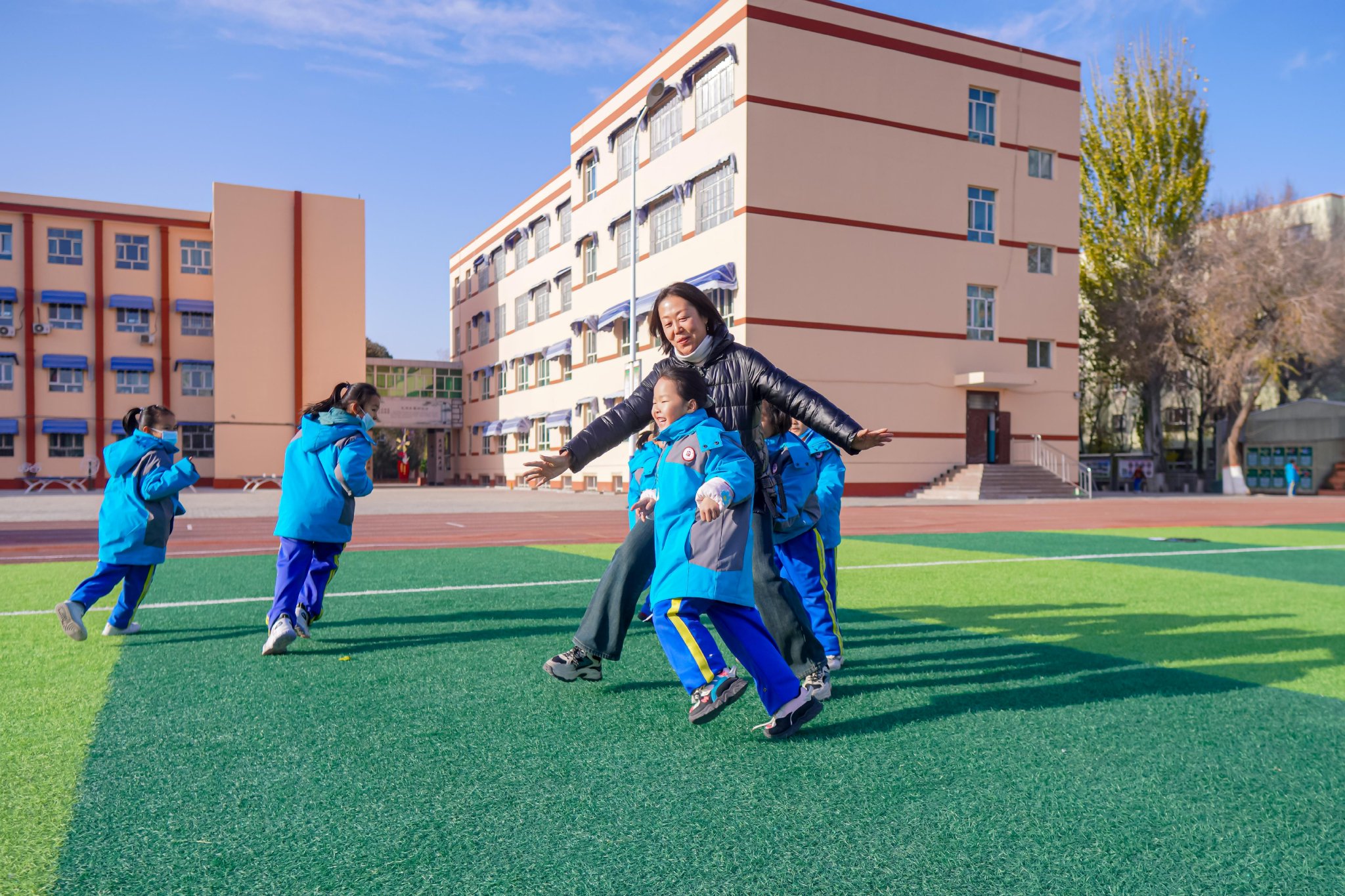 新疆昌吉市:阳光大课间 活力满校园