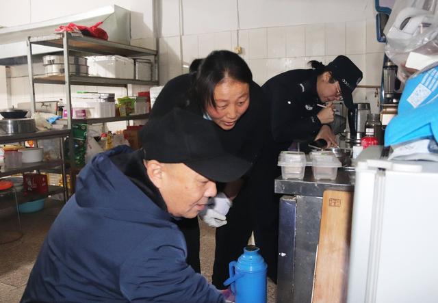 薛城区临城街道开展校园及周边环境综合治理联合执法活动|食品安全