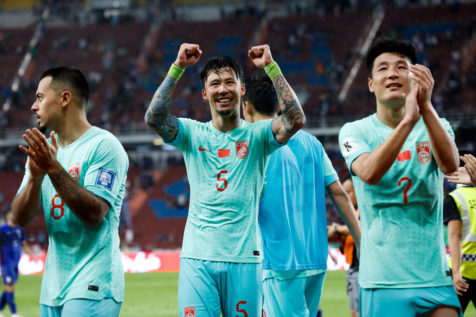 逆风翻盘国足客场2比1逆转泰国队出线前景乐观起来