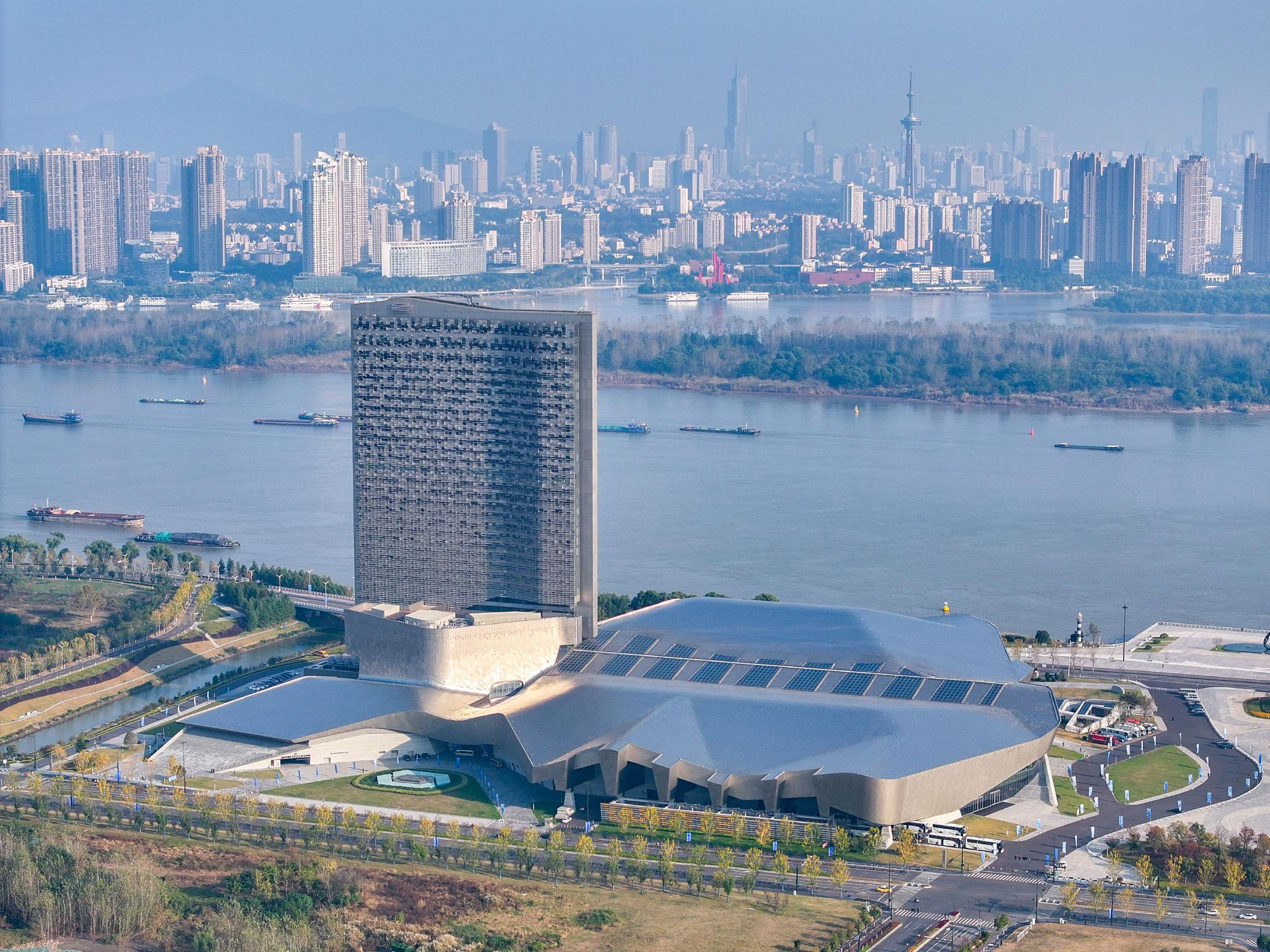 2023两岸企业家峰会10周年年会在江苏南京扬子江国际会议中心举行(无