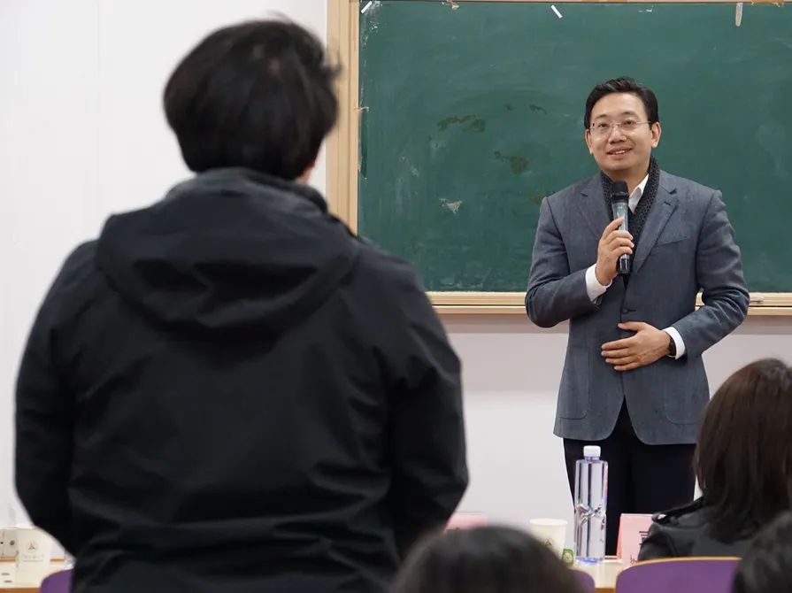 中青总社党委书记,董事长皮钧做主题宣讲,与大学生交流