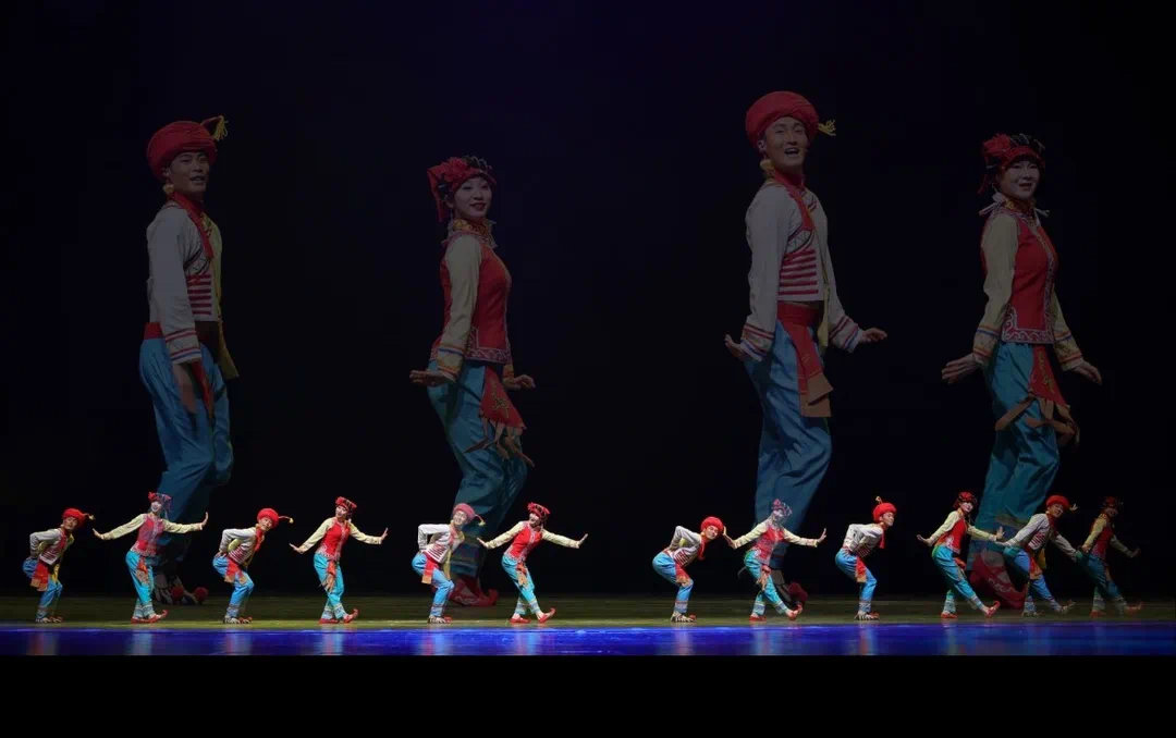 四川省歌舞剧院建院70周年活动举行 舞蹈诗《那些时光》"跨时空"上演