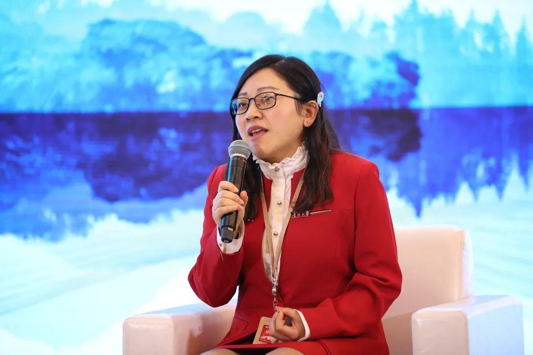 公开简历显示,2008年7月从清华大学计算机科学与技术系博士毕业后,王