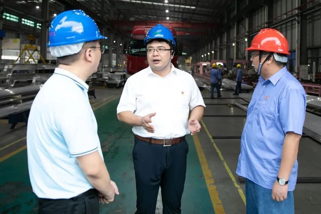 李腾(图中) 图源:南平市政府网站