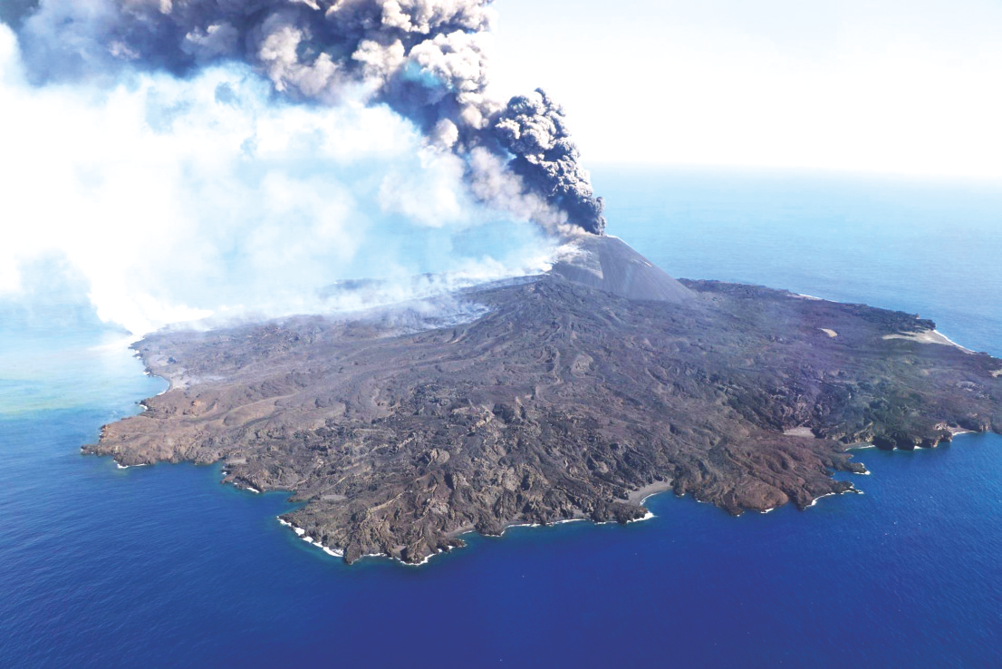 汤加海底火山图片