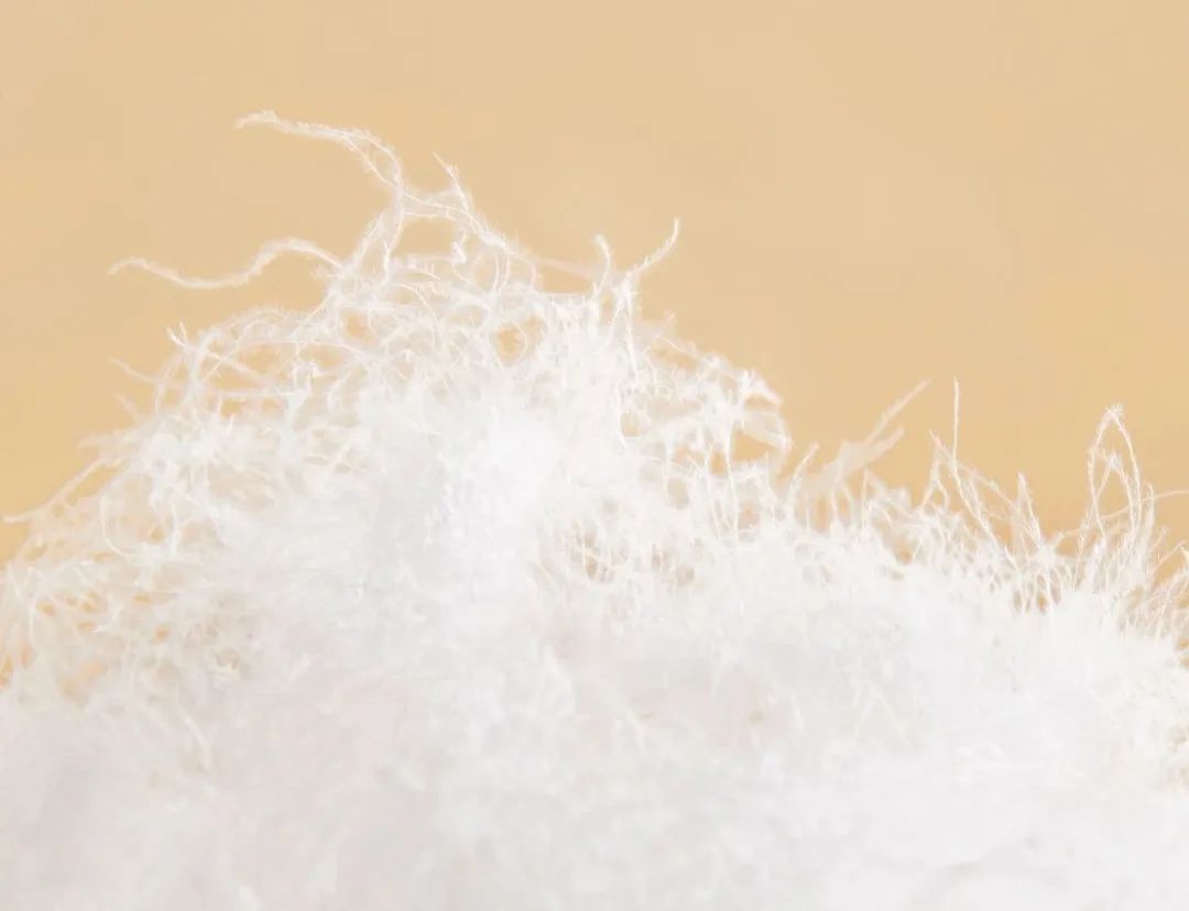 波兰白鹅绒双层被,手工制作错位立衬,"无缝"组合,暖上添暖!__财经头条